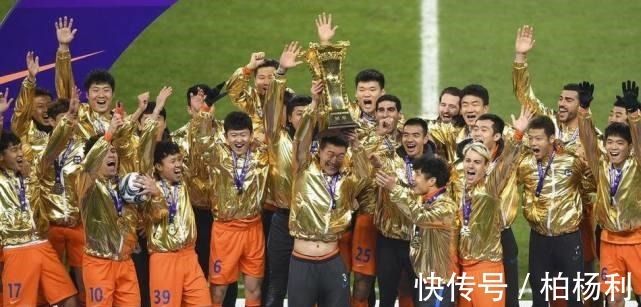 严鼎皓|中超悬念真没了山东泰山收获大喜讯,球迷建议再买这3人!