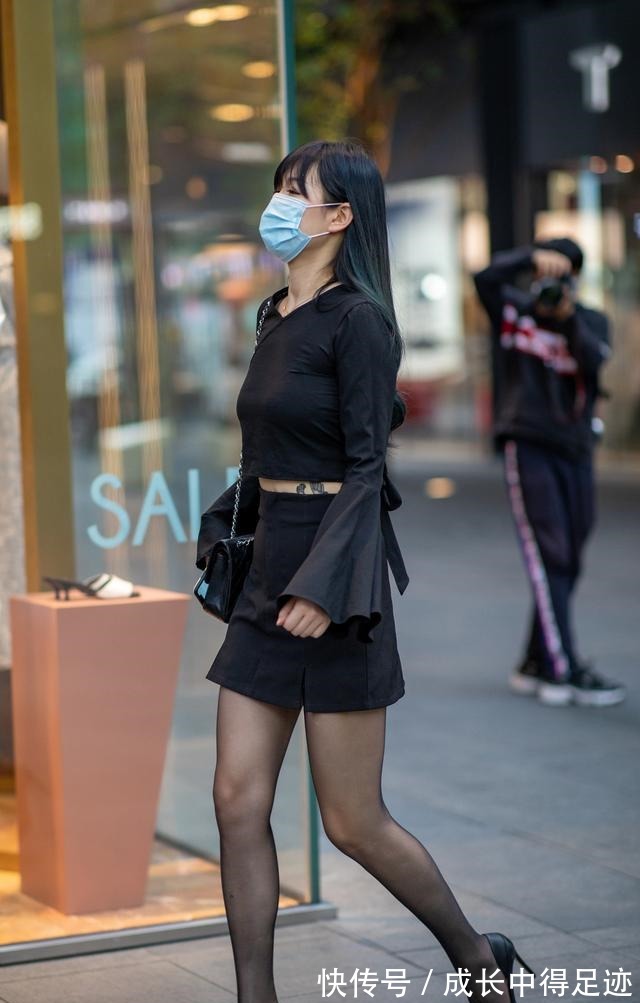 单肩包 适合职业女性的黑色系裙装搭配,掌握四个技巧,优雅又有高级感!