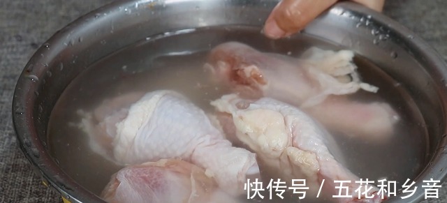 鸡腿自从学会这吃法,我家三天两头做,上锅蒸一蒸,就是一大硬菜!