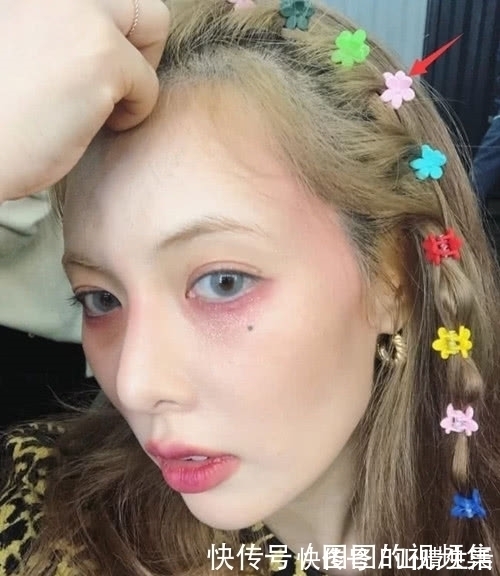 珍珠 珍珠发卡过时了,泫雅的5毛钱发卡才是时尚,网友:珍珠太贵了!