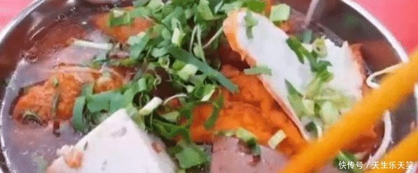大妈|大妈街边卖良心汤,10元管喝饱,食客冲着汤的食材来的