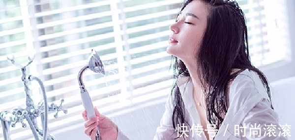 |搞笑GIF段子:不是说女追男隔层纸吗?这也太好追了吧,哈哈哈哈