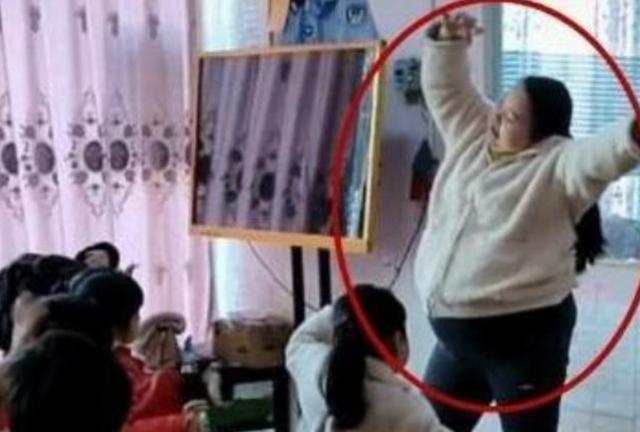 生活态度|“最美孕妇幼师”走红,挺着大肚子教孩子跳舞,感染了众家长