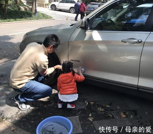 儿子|5岁儿子一片孝心给爸爸搓澡,宝爸却残忍拒绝,这“孝心”有点毒