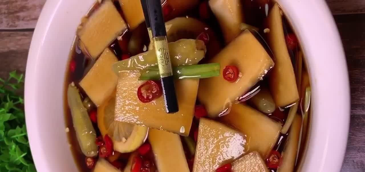 妈妈做的酸辣萝卜,酸辣酸脆清热解毒,亲戚都抢着要!