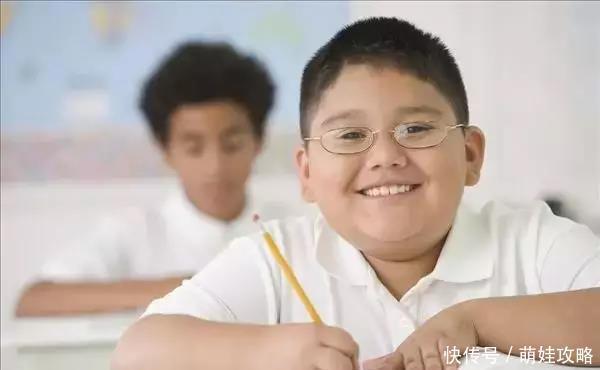 养到|奶奶把8个月的孙子养到30斤,内心沾沾自喜,宝妈:这是在坑娃