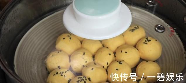南瓜丸子|南瓜丸子这样做太好吃,无水无油,补钙强骨,出锅孩子抢着吃!