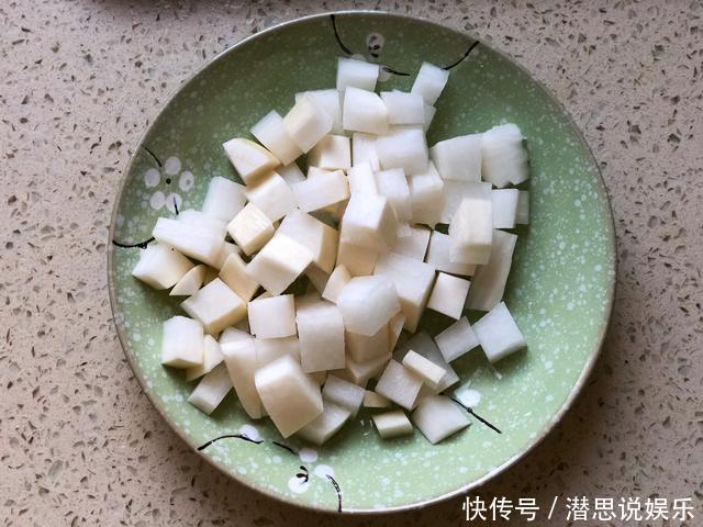 天冷,它和鱼是绝配,炖一锅上桌抢着吃,汤汁都不剩,太过瘾了