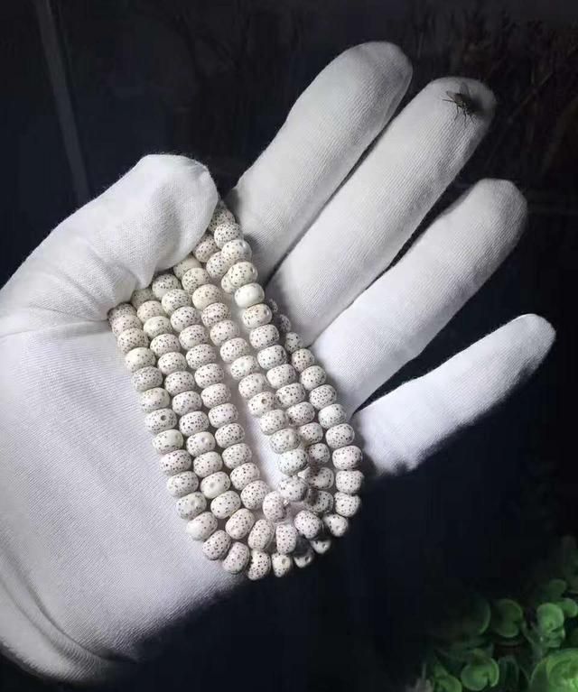 谁还说盘手串不用戴手套?看看这篇文章吧,你会改变主意的!