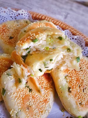 这种三角饼卖的都很贵,教您在家做,外酥里软,咬一口酥掉渣