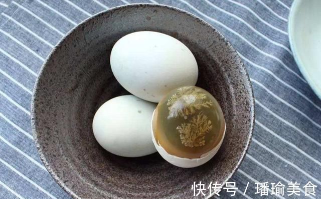 健康|爱吃皮蛋的注意这3种千万别买,就算白送也不要,健康才重要