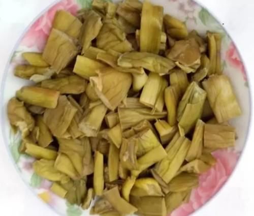 将芋荷梗|冬季，吃萝卜青菜不如它，每天炒一盘，视力好了，不懂吃可惜了