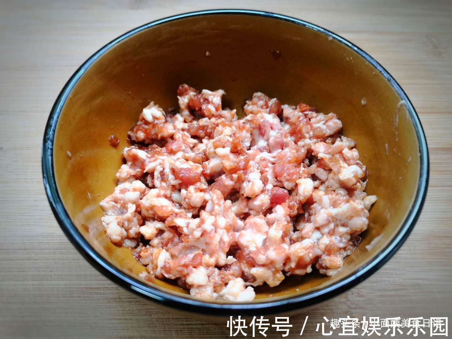 秋天，儿子最馋这道蒸菜，不加一滴油，蒸一蒸10分钟上桌，特鲜美