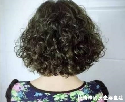 过气|理发师透露：奔五的女人，少弄这3种“过气发型”！易显老还丑