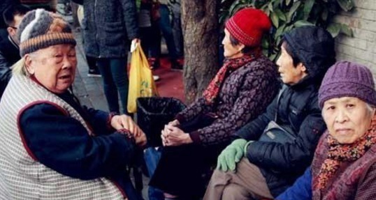 家庭|只生一个孩子的家庭,老了是遭罪还是享福过来人的回答很现实!