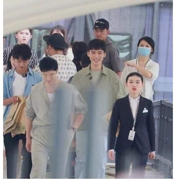 路透照|《中餐厅》第五季路透照曝光,周也颜值太出众,姚安娜如同素人!