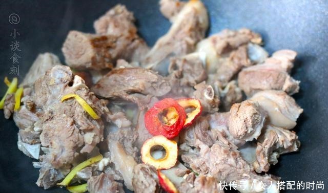 冬天炖羊肉,牢记正确做法“3放2不放”,汤鲜肉烂,不膻也不柴