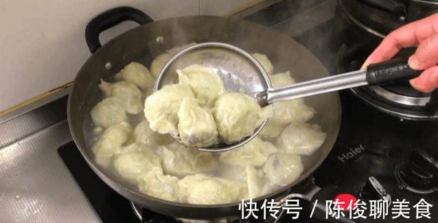 萝卜素馅饺子,这样调的饺子馅,比肉馅还好吃,和面调馅做法详解