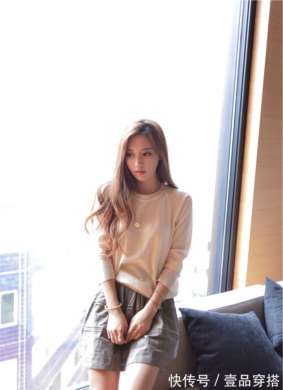 百搭|女神孙允珠高清时尚搭配:多色百搭简约薄款针织衫