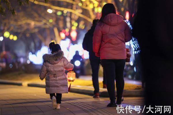 郑州市区|「大河网景」红灯笼中国结 郑州市区元宵夜年味儿十足