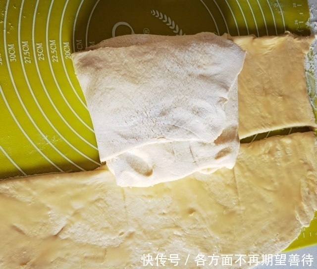 千层杂粮发面饼,外边金黄酥香,里面柔软分层