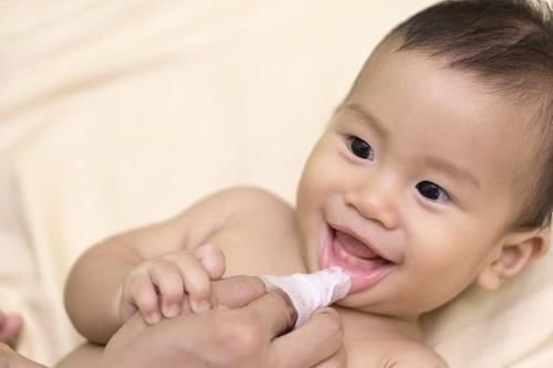 恒牙|宝宝啥时候长牙才是正常的儿科专家揭秘最全的宝宝长牙时间表,超实用