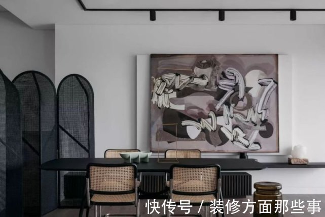 户型|139平简约风三居室,居然有类似戏剧舞台效果的楼梯和横梁