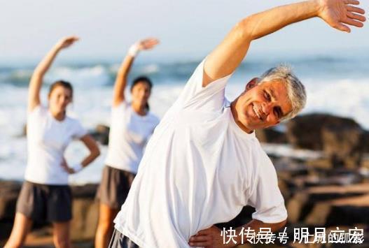 头晕头痛|颈椎差的人,多揉3个穴位,多吃3物,舒经活络、身体“轻如飞燕”