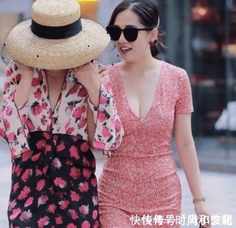 年轻姑娘 衣服太紧就拿剪刀剪开!阿姨年纪大了还这么敢穿,也太大胆了吧!