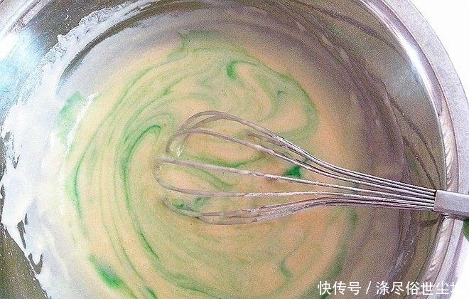 松软香甜的班兰椰香马来糕,做法详细步骤简单,配方毫无保留告您