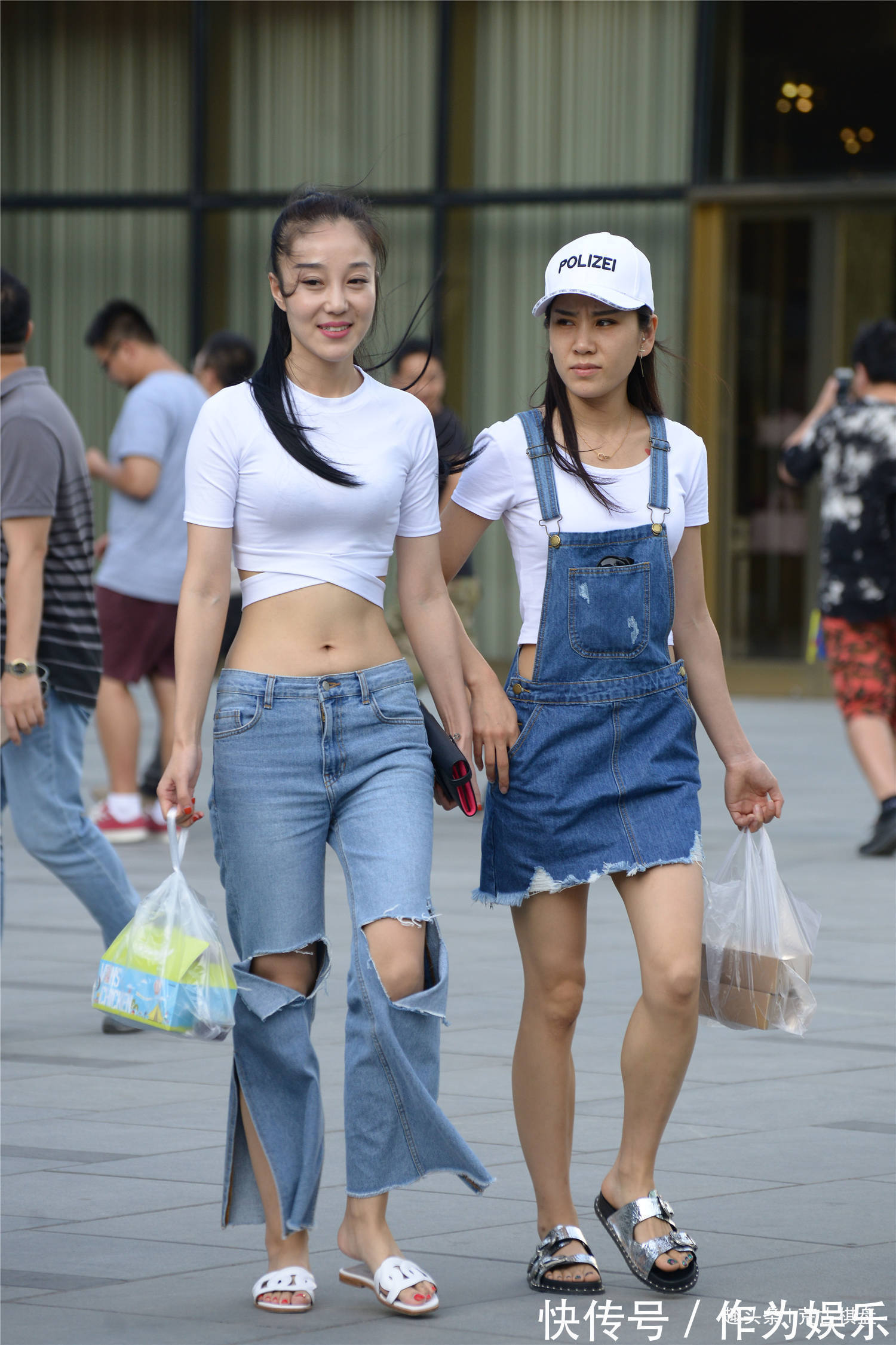 牛仔裙 和闺蜜逛街,牛仔裤和牛仔裙,你会怎么挑选