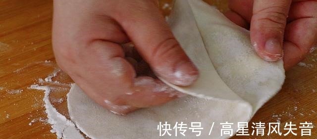 干面粉|4个鸡蛋1把韭菜，教你早餐新吃法，简单快速营养，比韭菜盒子还香！