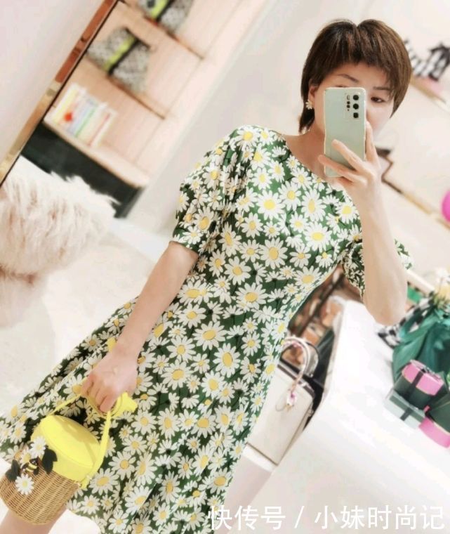 时尚博主|35岁后的女子穿什么才好看?优雅浪漫的穿搭就很精致,魅力四射