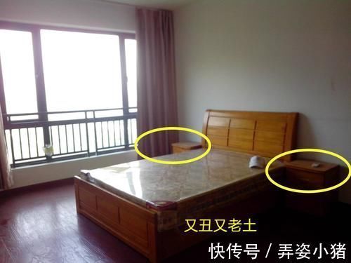 实用|卧室放两个床头柜太土了，现在床边流行这8种设计，实用又美观！