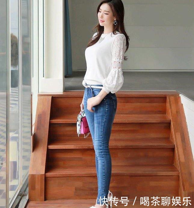 牛仔裤小姐姐的搭配魅力十足,穿出不同的感觉