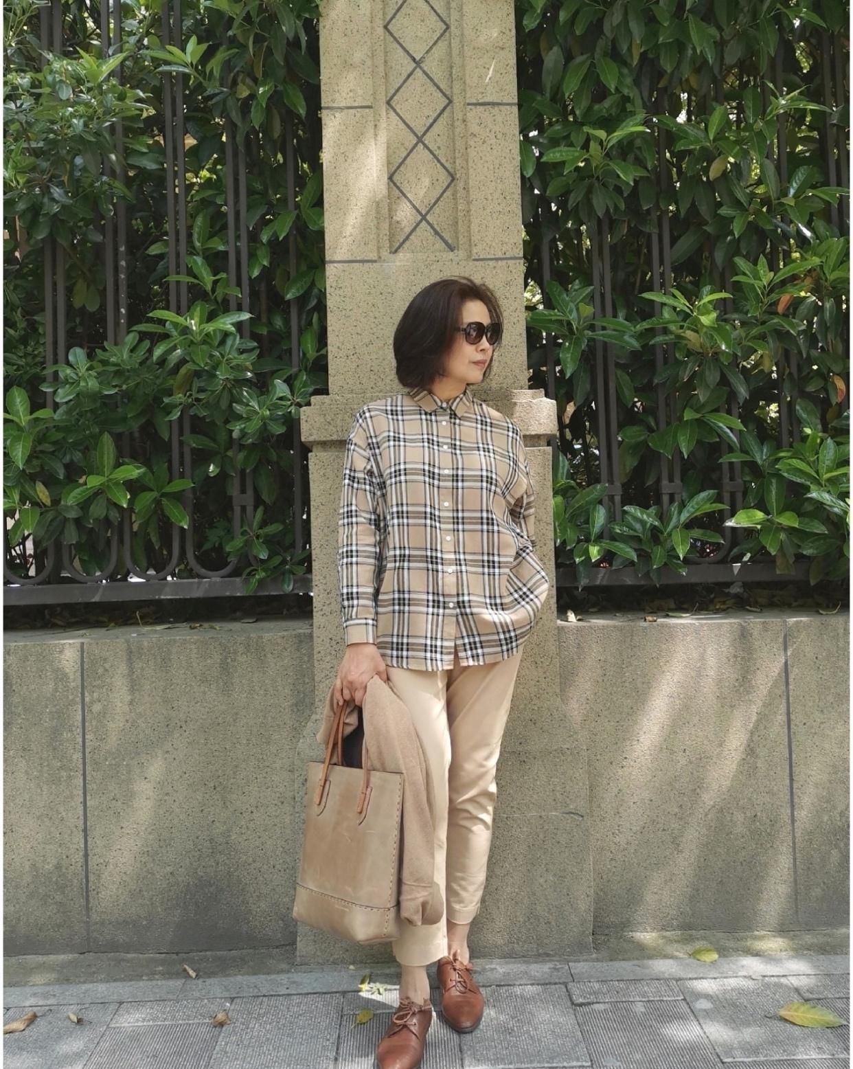 开春不穿裙子还可以穿什么？九分裤 平底鞋，六十岁女人穿好时髦