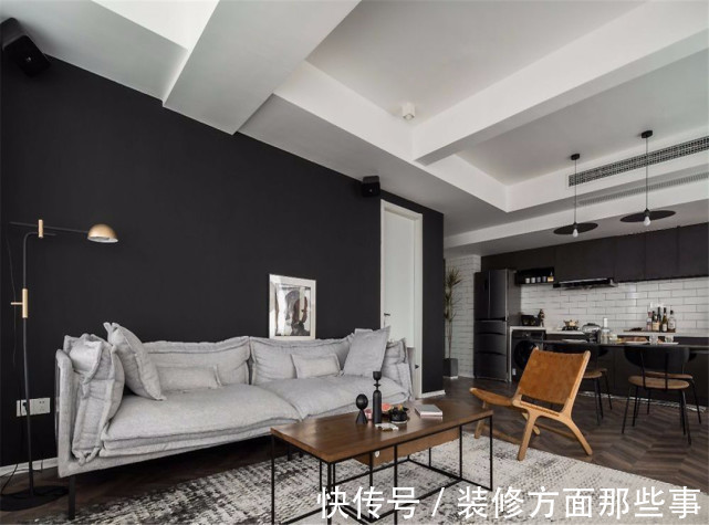 现代|80平黑白灰现代北欧风,黑色床头柜质感满满