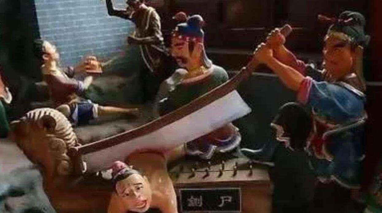 刽子手|古代有些被判腰斩之人,为什么还要笑着贿赂刽子手呢?原来如此!