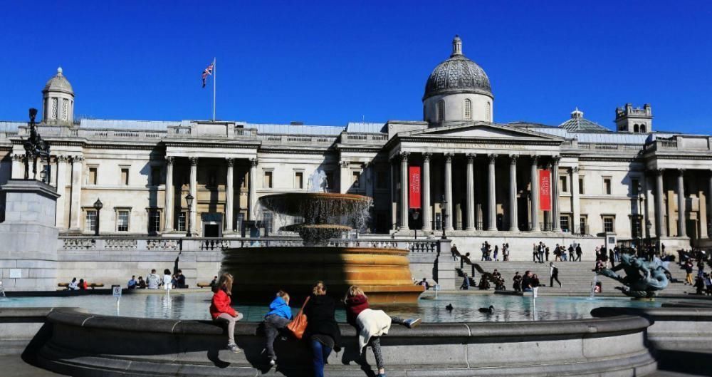 四合院|漫游伦敦:踏上皮卡吉里广场,看看那儿的瑟瑟细雨和灯火