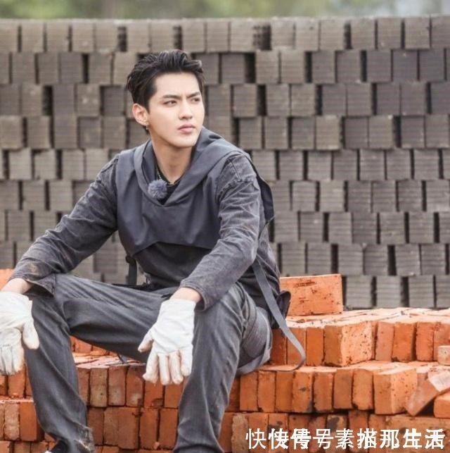 dunk 穿假阿迪Aj为了不被排挤,学生穿特步被嘲笑!学校攀比这么可怕