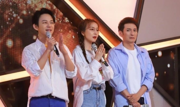 回应 《快本》遭质疑看人下菜碟,谁红谁上,导演回应:时代不同了