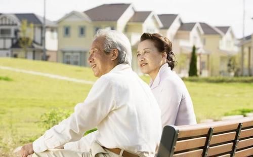 百岁老人抽烟喝酒、不运动,但平时不碰一件事,你知道是什么吗?