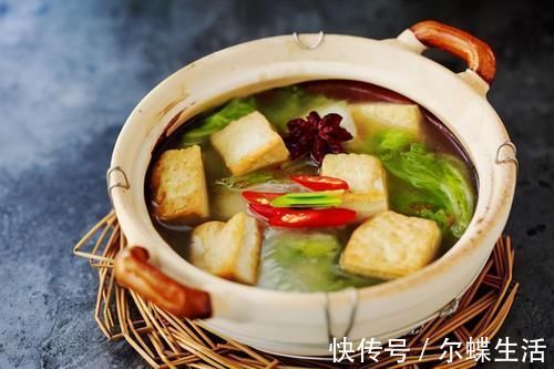 炖豆腐|白菜炖豆腐时,先炒白菜还是先炖豆腐?大厨教你饭店做法,太香了