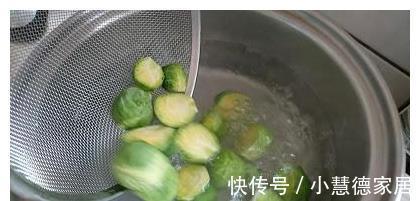 培根|煎鱼时,直接下油锅是不对的,掌握这个技巧,鱼皮不破、鱼肉不散