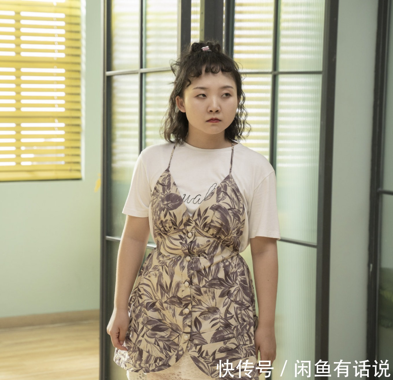 自信|谁说胖女孩不能穿吊带,辣目洋子穿得时髦又洒脱,130斤依旧自信