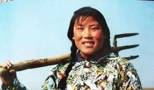 钻石|曾在21岁时挖到价值10亿的钻石,无私上交国家的女孩,现在咋样