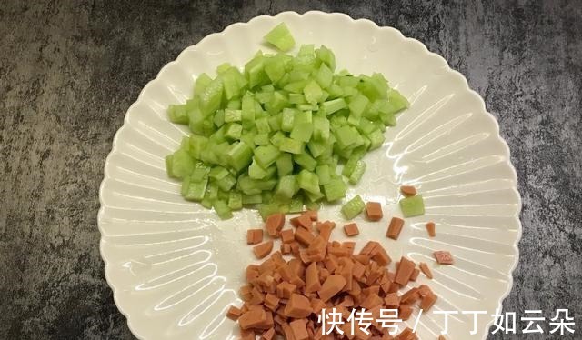 三明治|别再为孩子的早餐发愁了,简单还营养,一份鸡蛋三明治就搞定!