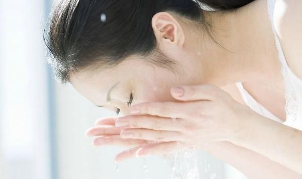 彩妆|如何正确洗脸很重要,知道这几步,让你深层清洁皮肤!