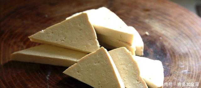 豆腐如何做好吃冬天做一道美味的家常干锅豆腐,好吃又下饭