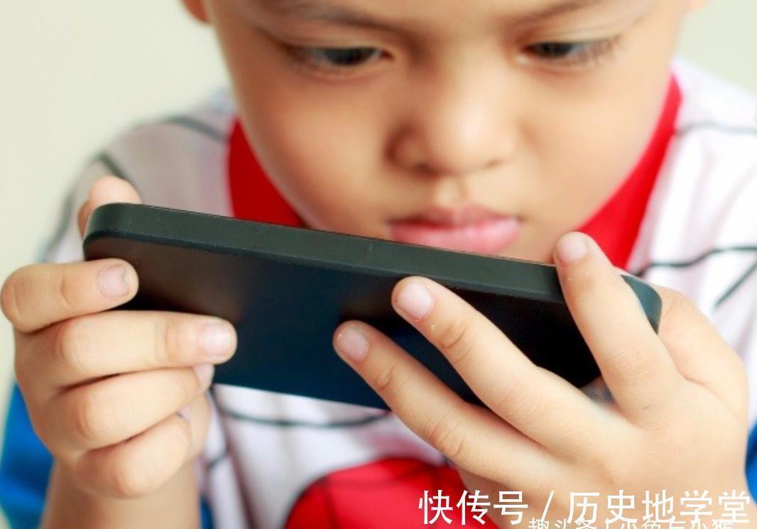 打分|11岁男孩给父母打分,爸爸10分,妈妈0分,评价标准很“无奈”